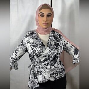 Alex Evenings Vintage Top Button and Tie in front
Size LP